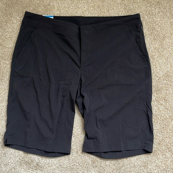 NWT Columbia woman’s climber canyon short woman’s 16 black Omni shade active fit